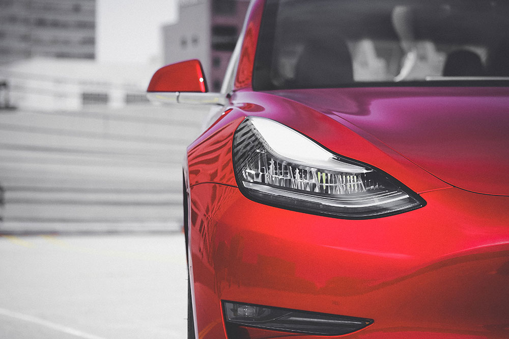 4 Amazingly Innovative Features in Electric and Hybrid Car Brands